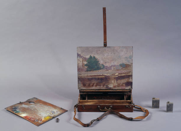 Portable Easels for Indoor Sketching